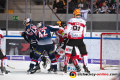 Hochbetrieb vor dem Tor von Tomas Poepperle (Torwart, Fischtown Pinguins Bremerhaven) in der Hauptrundenbegegnung der Deutschen Eishockey Liga zwischen dem EHC Red Bull München und den Fischtown Pinguins Bremerhaven am 03.03.2019.