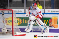 Tomas Poepperle (Torwart, Fischtown Pinguins Bremerhaven) hinter seinem Tor in der Hauptrundenbegegnung der Deutschen Eishockey Liga zwischen dem EHC Red Bull München und den Fischtown Pinguins Bremerhaven am 03.03.2019.