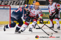 Michael Wolf (EHC Red Bull Muenchen) gegen Nicholas B. Jensen (Fischtown Pinguins Bremerhaven) in der Hauptrundenbegegnung der Deutschen Eishockey Liga zwischen dem EHC Red Bull München und den Fischtown Pinguins Bremerhaven am 03.03.2019.