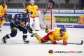 Jakob Mayenschein (EHC Red Bull Muenchen) und Nichlas Torp (Duesseldorfer EG) in der Hauptrundenbegegnung der Deutschen Eishockey Liga zwischen dem EHC Red Bull München und der Düsseldorfer EG am 03.02.2019.