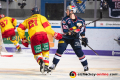 Patrick Buzas (Duesseldorfer EG) und Patrick Hager (EHC Red Bull Muenchen) in der Hauptrundenbegegnung der Deutschen Eishockey Liga zwischen dem EHC Red Bull München und der Düsseldorfer EG am 03.02.2019.