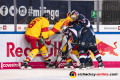 Kampf um den Puck zwischen Marco Nowak (Duesseldorfer EG) und Calle Ridderwall (Duesseldorfer EG) sowie Andreas Eder (EHC Red Bull Muenchen) und Daryl Boyle (EHC Red Bull Muenchen) in der Hauptrundenbegegnung der Deutschen Eishockey Liga zwischen dem EHC Red Bull München und der Düsseldorfer EG am 03.02.2019.