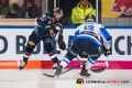 Maximilian Kastner (EHC Red Bull Muenchen) gegen Mike Collins (ERC Ingolstadt Panther) in der Hauptrundenbegegnung der Deutschen Eishockey Liga zwischen dem EHC Red Bull München und den Ingolstadt Panthern am 07.10.2018.