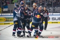 Frank Mauer (EHC Red Bull Muenchen), Mark Voakes (EHC Red Bull Muenchen), Emil Quaas (EHC Red Bull Muenchen) und Maximilian Kastner (EHC Red Bull Muenchen) freuen sich mit Keith Aulie (EHC Red Bull Muenchen) über dessen Treffer zum 1:0 in der Hauptrundenbegegnung der Deutschen Eishockey Liga zwischen dem EHC Red Bull München und den Iserlohn Roosters am 28.10.2018.