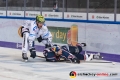 Patrick Hager (EHC Red Bull Muenchen) zu Fall gebracht von Keaton Ellerby (Iserlohn Roosters) in der Hauptrundenbegegnung der Deutschen Eishockey Liga zwischen dem EHC Red Bull München und den Iserlohn Roosters am 28.10.2018.
