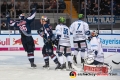 Andreas Eder (EHC Red Bull Muenchen) freut sich zusammen mit Jason Jaffray (EHC Red Bull Muenchen) über seinen Treffer zum 5:1 gegen Christopher Fischer (Iserlohn Roosters), Jake Weidner (Iserlohn Roosters) und Mathias Lange (Torwart, Iserlohn Roosters) in der Hauptrundenbegegnung der Deutschen Eishockey Liga zwischen dem EHC Red Bull München und den Iserlohn Roosters am 28.10.2018.