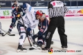 Jon Matsumoto (Iserlohn Roosters) beim Bully mit Mark Voakes (EHC Red Bull Muenchen) in der Hauptrundenbegegnung der Deutschen Eishockey Liga zwischen dem EHC Red Bull München und den Iserlohn Roosters am 28.10.2018.