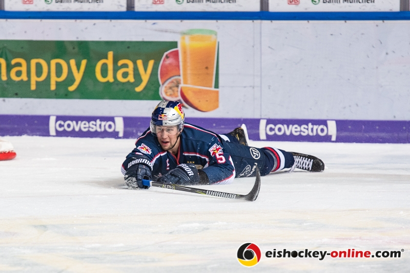 Keith Aulie (EHC Red Bull Muenchen) beim Unterzahlspiel in der Hauptrundenbegegnung der Deutschen Eishockey Liga zwischen dem EHC Red Bull München und den Kölner Haien am 14.12.2018.