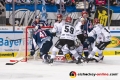 Mächtig Betrieb vor dem Kasten von Hannibal Weitzmann (Torwart, Koelner Haie) in der Hauptrundenbegegnung der Deutschen Eishockey Liga zwischen dem EHC Red Bull München und den Kölner Haien am 14.12.2018.