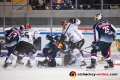 Michael Wolf (EHC Red Bull Muenchen), Ryan Button (EHC Red Bull Muenchen) und Derek Joslin (EHC Red Bull Muenchen) verteidigen gegen Felix Schuetz (Koelner Haie) und Alexander Oblinger (Koelner Haie) in der Hauptrundenbegegnung der Deutschen Eishockey Liga zwischen dem EHC Red Bull München und den Kölner Haien am 14.12.2018.