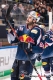 Trevor Parkes (EHC Red Bull Muenchen) bedankt sich bei den Fans nach der Hauptrundenbegegnung der Deutschen Eishockey Liga zwischen dem EHC Red Bull München und den Kölner Haien am 14.12.2018.