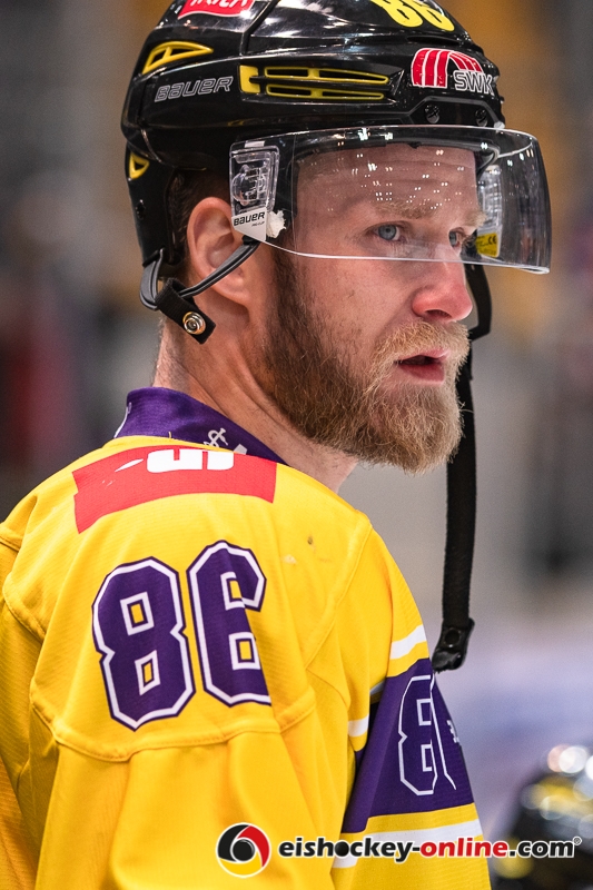 Daniel Pietta (Krefeld Pinguine) beim Warmup zur Hauptrundenbegegnung der Deutschen Eishockey Liga zwischen dem EHC Red Bull München und den Krefeld Pinguinen am 28.11.2018.