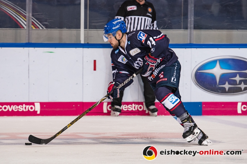 Louis Brune (Adler Mannheim) in der Hauptrundenbegegnung der Deutschen Eishockey Liga zwischen dem EHC Red Bull München und den Adler Mannheim am 21.12.2018.