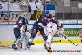 Denis Reul (Adler Mannheim) und Ryan Button (EHC Red Bull Muenchen) vor dem Tor von Dennis Endras (Torwart, Adler Mannheim) in der Hauptrundenbegegnung der Deutschen Eishockey Liga zwischen dem EHC Red Bull München und den Adler Mannheim am 21.12.2018.