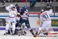 Frank Mauer (EHC Red Bull Muenchen) und Maximilian Kastner (EHC Red Bull Muenchen) verpassen hier gegen Brendan Mikkelson (Adler Mannheim) und Dennis Endras (Torwart, Adler Mannheim) in der Hauptrundenbegegnung der Deutschen Eishockey Liga zwischen dem EHC Red Bull München und den Adler Mannheim am 21.12.2018.