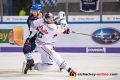 Markus Eisenschmid (Adler Mannheim) gegen Ryan Button (EHC Red Bull Muenchen) in der Hauptrundenbegegnung der Deutschen Eishockey Liga zwischen dem EHC Red Bull München und den Adler Mannheim am 21.12.2018.