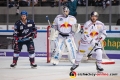 Garrett Festerling (Adler Mannheim) gegen Kevin Reich (Torwart, EHC Red Bull Muenchen) und Daryl Boyle (EHC Red Bull Muenchen) in der Hauptrundenbegegnung der Deutschen Eishockey Liga zwischen dem EHC Red Bull München und den Adler Mannheim am 21.12.2018.