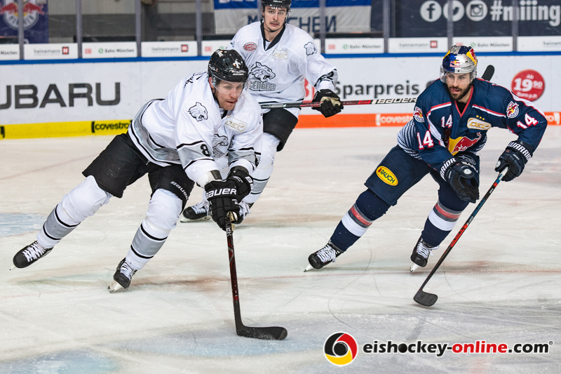 Shawn Lalonde (Thomas Sabo Ice Tigers) und Justin Shugg (EHC Red Bull Muenchen) in der Hauptrundenbegegnung der Deutschen Eishockey Liga zwischen dem EHC Red Bull München und den Thomas Sabo ice Tigers am 02.01.2019.