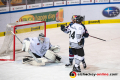 Niklas Treutle (Torwart, Thomas Sabo Ice Tigers) und Marcus Weber (Thomas Sabo Ice Tigers) gegen Ryan Button (EHC Red Bull Muenchen) in der Hauptrundenbegegnung der Deutschen Eishockey Liga zwischen dem EHC Red Bull München und den Thomas Sabo ice Tigers am 02.01.2019.