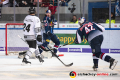 Yasin Ehliz (EHC Red Bull Muenchen) erzielt zusammen mit Maximilian Kastner (EHC Red Bull Muenchen) das 3:1 gegen Niklas Treutle (Torwart, Thomas Sabo Ice Tigers) und Marcus Weber (Thomas Sabo Ice Tigers) in der Hauptrundenbegegnung der Deutschen Eishockey Liga zwischen dem EHC Red Bull München und den Thomas Sabo ice Tigers am 02.01.2019.