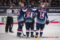 Yannic Seidenberg (EHC Red Bull Muenchen) nimmt nach seinem Treffer zum 4:1 die Glüchwünsche der Kollegen Frank Mauer (EHC Red Bull Muenchen), Andrew Bodnarchuk (EHC Red Bull Muenchen) und Justin Shugg (EHC Red Bull Muenchen) entgegegen in der Hauptrundenbegegnung der Deutschen Eishockey Liga zwischen dem EHC Red Bull München und den Thomas Sabo ice Tigers am 02.01.2019.