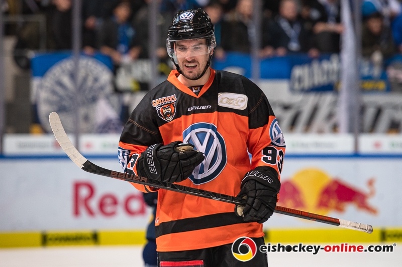 Spencer Machacek (Grizzlys Wolfsburg) in der Hauptrundenbegegnung der Deutschen Eishockey Liga zwischen dem EHC Red Bull München und den Grizzlys Wolfsburg am 02.12.2018.