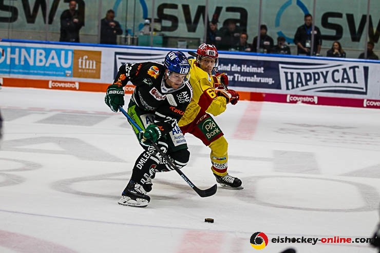 G90F8979