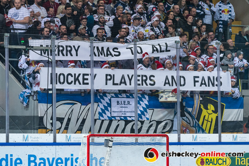 Transparent in der Muenchner Nordkurve in der Hauptrundenbegegnung der Deutschen Eishockey Liga zwischen dem EHC Red Bull München und den Augsburger Panthern am 20.12.2019.