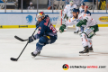Yannic Seidenberg (EHC Red Bull Muenchen) verfolgt von Scott Valentine (Augsburger Panther) in der Hauptrundenbegegnung der Deutschen Eishockey Liga zwischen dem EHC Red Bull München und den Augsburger Panthern am 20.12.2019.