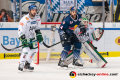 Brady Lamb (Augsburger Panther) und Trevor Parkes (EHC Red Bull Muenchen) vor Markus Keller (Torwart, Augsburger Panther) in der Hauptrundenbegegnung der Deutschen Eishockey Liga zwischen dem EHC Red Bull München und den Augsburger Panthern am 20.12.2019.