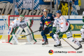 Markus Keller (Torwart, Augsburger Panther) und Thomas Jordan Trevelyan (Augsburger Panther) verteidigen gegen Luca Zitterbart (EHC Red Bull Muenchen) in der Hauptrundenbegegnung der Deutschen Eishockey Liga zwischen dem EHC Red Bull München und den Augsburger Panthern am 20.12.2019.