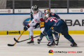 Frank Hoerdler (Eisbaeren Berlin) und John Jason Peterka (EHC Red Bull Muenchen) in der Hauptrundenbegegnung der Deutschen Eishockey Liga zwischen dem EHC Red Bull München und den Eisbären Berlin am 24.01.2020.