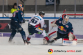 John Jason Peterka (EHC Red Bull Muenchen) und Keith Aulie (EHC Red Bull Muenchen) verteidigen gegen Mark Olver (Eisbaeren Berlin) in der Hauptrundenbegegnung der Deutschen Eishockey Liga zwischen dem EHC Red Bull München und den Eisbären Berlin am 24.01.2020.