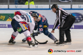 Bully zwischen Maxim Lapierre (Eisbaeren Berlin) und Maximilian Kastner (EHC Red Bull Muenchen) in der Hauptrundenbegegnung der Deutschen Eishockey Liga zwischen dem EHC Red Bull München und den Eisbären Berlin am 24.01.2020.