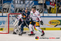 Jason Jaffray (EHC Red Bull Muenchen) und Frank Hoerdler (Eisbaeren Berlin) vor dem Tor von Justin Pogge (Torwart, Eisbaeren Berlin) in der Hauptrundenbegegnung der Deutschen Eishockey Liga zwischen dem EHC Red Bull München und den Eisbären Berlin am 24.01.2020.