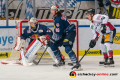 Kevin Reich (Torwart, EHC Red Bull Muenchen) und Konrad Abeltshauser (EHC Red Bull Muenchen) verteidigen gegen Leonhard Pfoederl (Eisbaeren Berlin) in der Hauptrundenbegegnung der Deutschen Eishockey Liga zwischen dem EHC Red Bull München und den Eisbären Berlin am 24.01.2020.