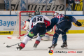 James Sheppard (Eisbaeren Berlin) und Bobby Sanguinetti (EHC Red Bull Muenchen) in der Hauptrundenbegegnung der Deutschen Eishockey Liga zwischen dem EHC Red Bull München und den Eisbären Berlin am 24.01.2020.