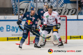 Yannic Seidenberg (EHC Red Bull Muenchen) und Kevin Reich (Torwart, EHC Red Bull Muenchen) verteidigen gegen Maxim Lapierre (Eisbaeren Berlin) in der Hauptrundenbegegnung der Deutschen Eishockey Liga zwischen dem EHC Red Bull München und den Eisbären Berlin am 24.01.2020.