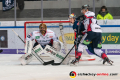 Justin Pogge (Torwart, Eisbaeren Berlin) und Kai Wissmann (Eisbaeren Berlin) verteidigen gegen John Jason Peterka (EHC Red Bull Muenchen) in der Hauptrundenbegegnung der Deutschen Eishockey Liga zwischen dem EHC Red Bull München und den Eisbären Berlin am 24.01.2020.