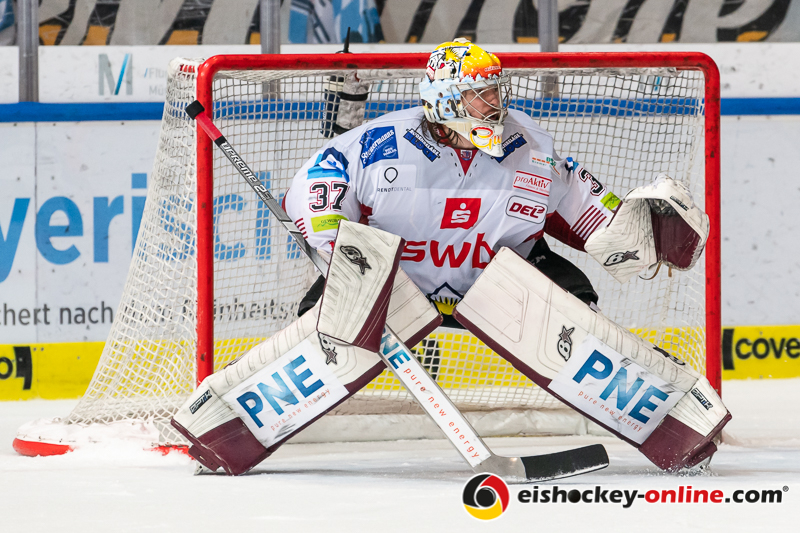 Kristers Gudlevskis (Torwart, Fischtown Pinguins Bremerhaven) in der Hauptrundenbegegnung der Deutschen Eishockey Liga zwischen dem EHC Red Bull München und den Fischtown Pinguins Bremerhaven am 16.02.2020.