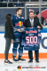 Daryl Boyle (EHC Red Bull Muenchen) erhielt von Manager Christian Winkler (EHC Red Bull Muenchen) die Glueckwuensche zu seinem 500. DEL-Spiel vor der Hauptrundenbegegnung der Deutschen Eishockey Liga zwischen dem EHC Red Bull München und den Fischtown Pinguins Bremerhaven am 16.02.2020.