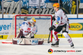 Kristers Gudlevskis (Torwart, Fischtown Pinguins Bremerhaven) und Will Weber (Fischtown Pinguins Bremerhaven) in der Hauptrundenbegegnung der Deutschen Eishockey Liga zwischen dem EHC Red Bull München und den Fischtown Pinguins Bremerhaven am 16.02.2020.