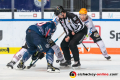 Linesman Marius Woelzmueller fuehrt ein Bully aus zwischen Carson McMillan (Fischtown Pinguins Bremerhaven) und Maximilian Daubner (EHC Red Bull Muenchen) in der Hauptrundenbegegnung der Deutschen Eishockey Liga zwischen dem EHC Red Bull München und den Fischtown Pinguins Bremerhaven am 16.02.2020.