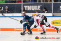 Will Weber (Fischtown Pinguins Bremerhaven) verfolgt John Jason Peterka (EHC Red Bull Muenchen) in der Hauptrundenbegegnung der Deutschen Eishockey Liga zwischen dem EHC Red Bull München und den Fischtown Pinguins Bremerhaven am 16.02.2020.