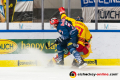 Zweikampf zwischen Chris Bourque (EHC Red Bull Muenchen) und Marc Zanetti (Duesseldorfer EG) in der Hauptrundenbegegnung der Deutschen Eishockey Liga zwischen dem EHC Red Bull München und der Düsseldorfer EG am 23.02.2020.