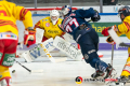 Schussversuch von John Jason Peterka (EHC Red Bull Muenchen) gegen Hendrik Hane (Torwart, Duesseldorfer EG) in der Hauptrundenbegegnung der Deutschen Eishockey Liga zwischen dem EHC Red Bull München und der Düsseldorfer EG am 23.02.2020.