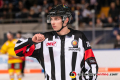 Hauptschiedsrichter Lukas Kohlmueller in der Hauptrundenbegegnung der Deutschen Eishockey Liga zwischen dem EHC Red Bull München und der Düsseldorfer EG am 23.02.2020.