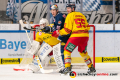 Hendrik Hane (Torwart, Duesseldorfer EG) und Alexander Urbom (Duesseldorfer EG) gegen Jason Jaffray (EHC Red Bull Muenchen) in der Hauptrundenbegegnung der Deutschen Eishockey Liga zwischen dem EHC Red Bull München und der Düsseldorfer EG am 23.02.2020.