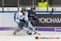 Yannic Seidenberg (EHC Red Bull Muenchen) und Mirko Hoefflin (ERC Ingolstadt Panther) in der Hauptrundenbegegnung der Deutschen Eishockey Liga zwischen dem EHC Red Bull München und den Ingolstadt Panthern am 21.02.2020.