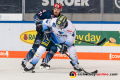 Kampf um den Puck zwischen Chris Bourque (EHC Red Bull Muenchen) und Wojciech Stachowiak (ERC Ingolstadt Panther) im Spiel Red Bull Muenchen gegen die Ingolstadt Panther am 21.02.2020.Foto: Heike Feiner/Eibner Pressefoto